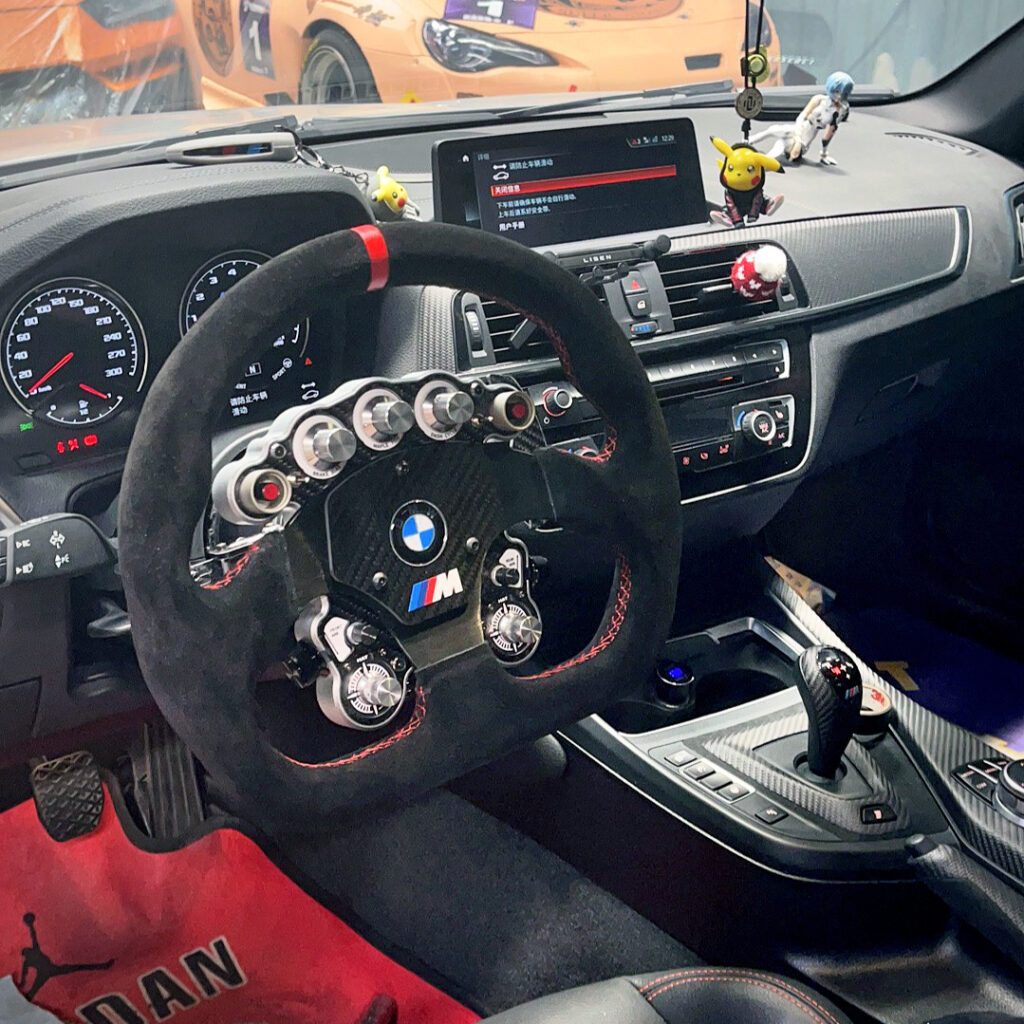 BMW M custom quick-release racing hub
