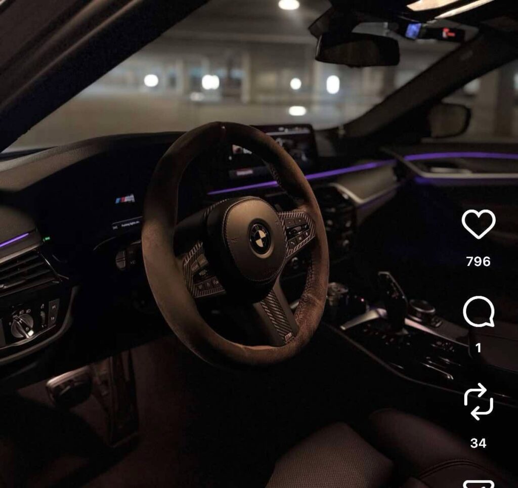 Deposit 100$, total price 700$, free shipping.BMW g30 m550i requirement:full alcantera, carbon fiber trim,with button and carbon paddle shifter, with heated and vibration,m1/m2 button, black center strip, tri color stitching, round oem shape,