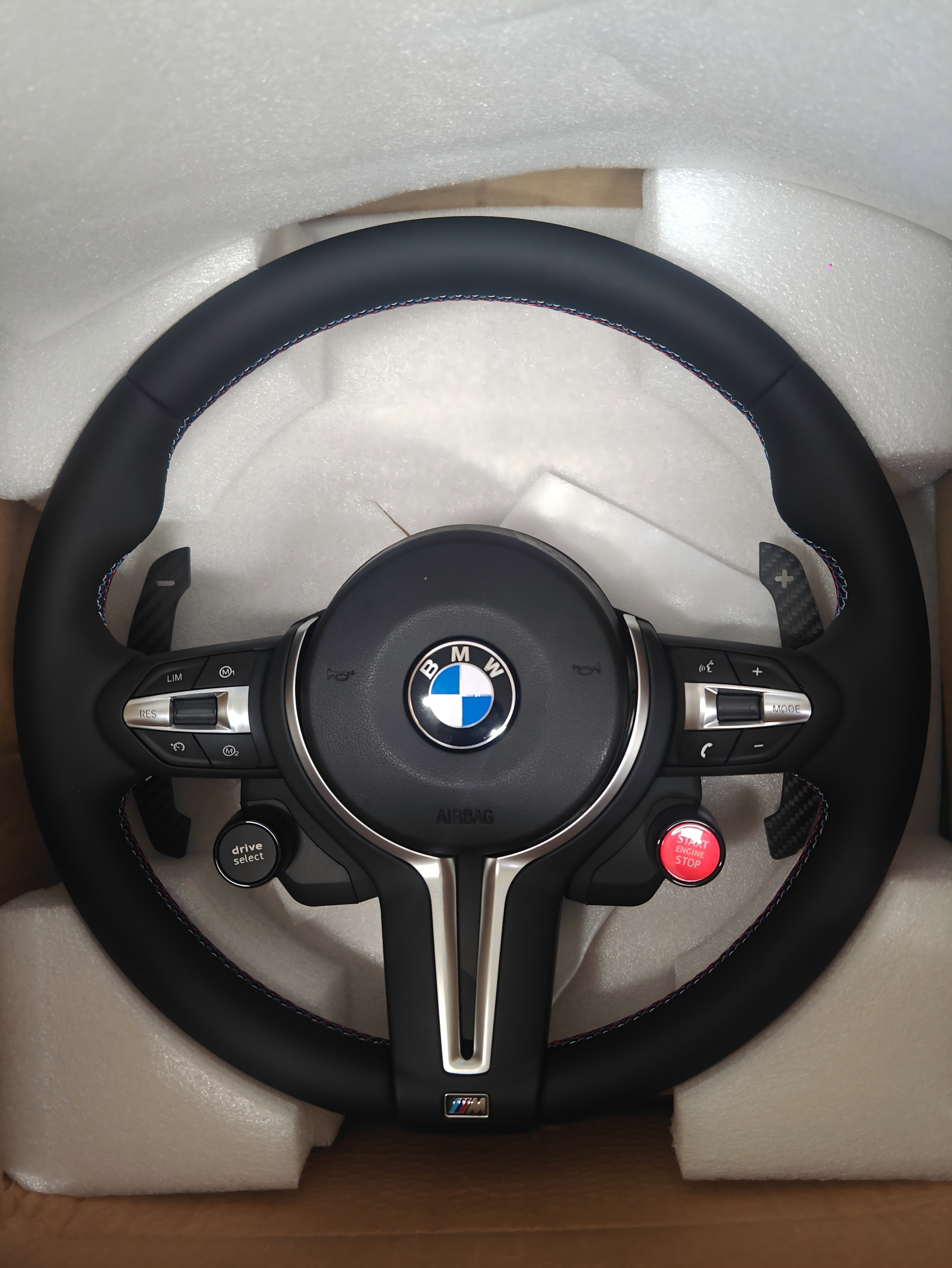 Full Leather M sport steering wheel with start/stop button,Magnetic Paddle shifters.